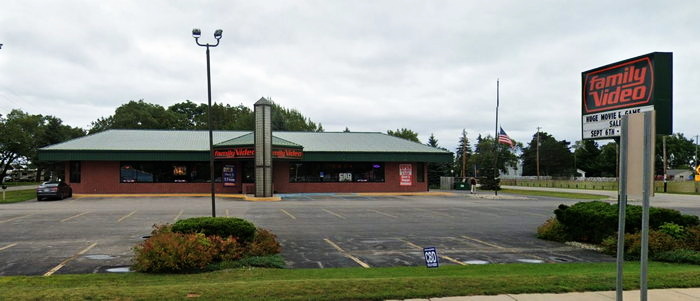 Family Video - Oscoda - 510 N State St (newer photo)